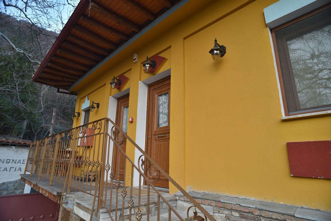 Santa Marina Guesthouse Káto Loutrákion Exterior foto