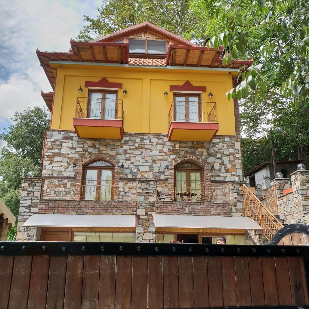 Santa Marina Guesthouse Káto Loutrákion Exterior foto
