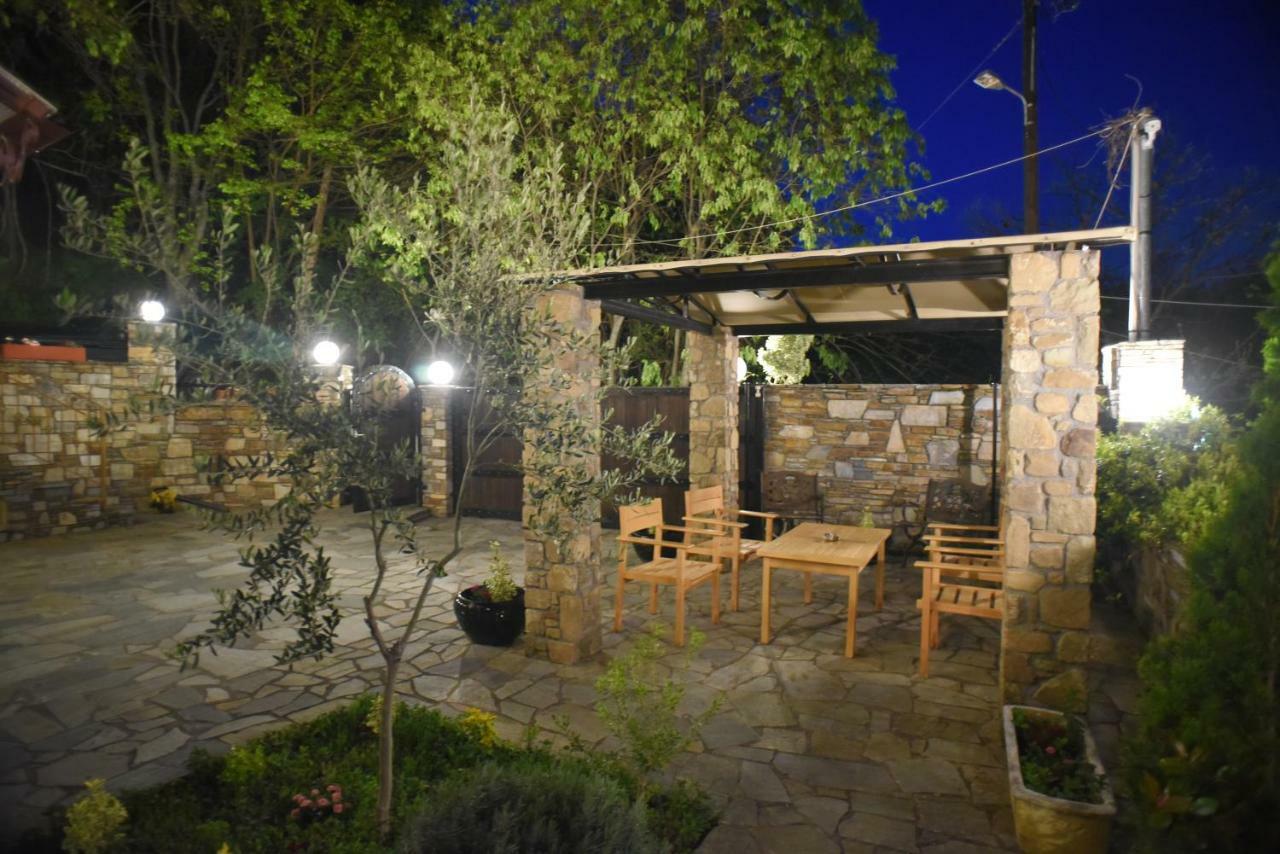 Santa Marina Guesthouse Káto Loutrákion Exterior foto