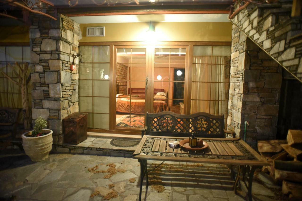 Santa Marina Guesthouse Káto Loutrákion Exterior foto