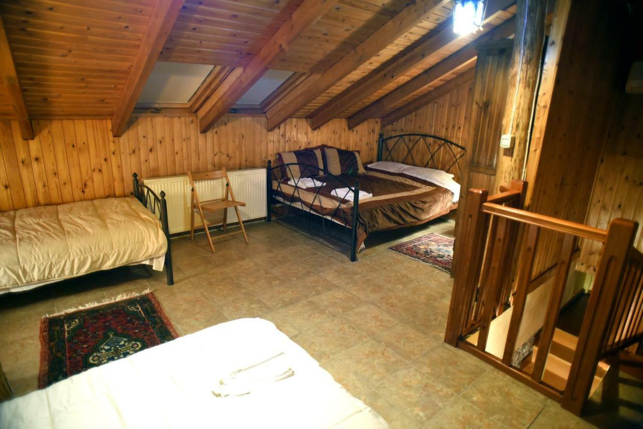 Santa Marina Guesthouse Káto Loutrákion Exterior foto